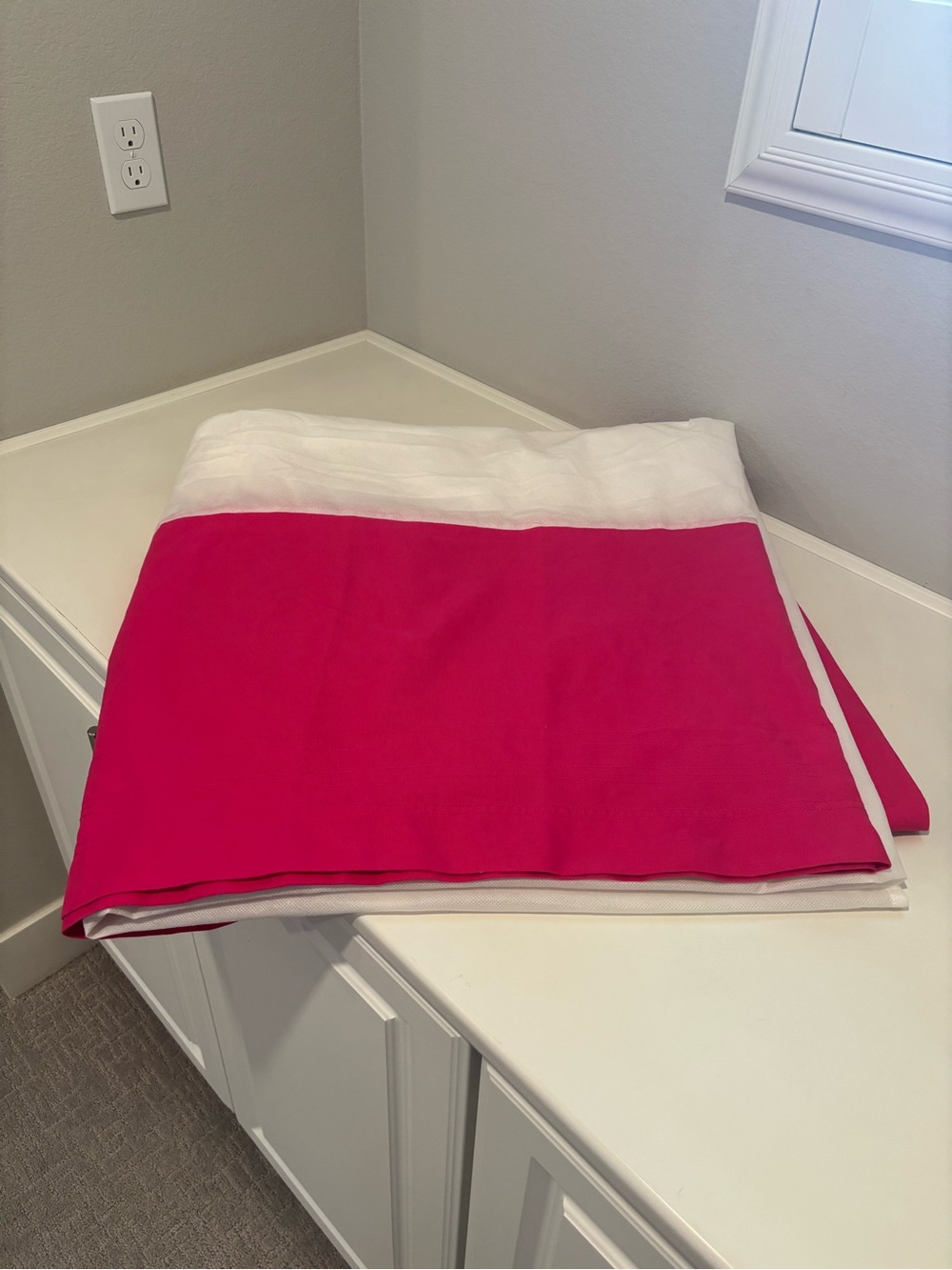 Liz Claiborne hot pink bed ruffle